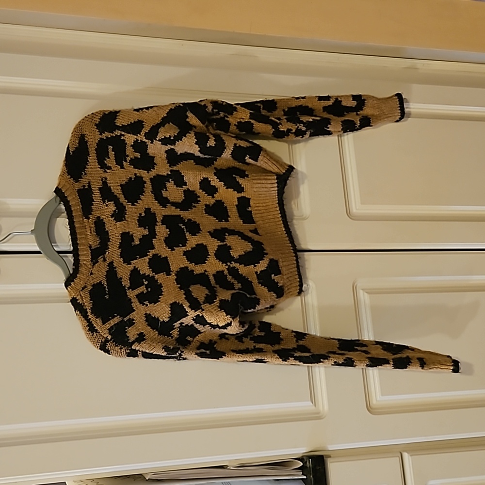 Used sweater - Picture 2 of 3